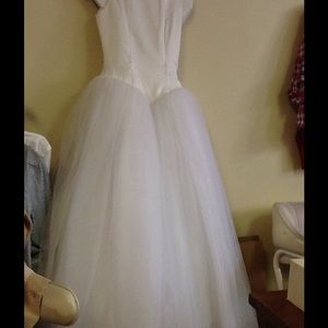 Santa Monica size 3 Tull wedding gown